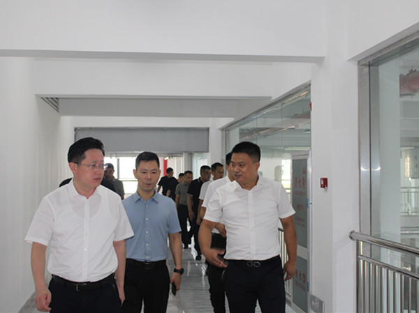 ��ί����ӛ��־�����(du��)�{(di��o)�и��]�����F(tu��n)���� (3)_����.jpg