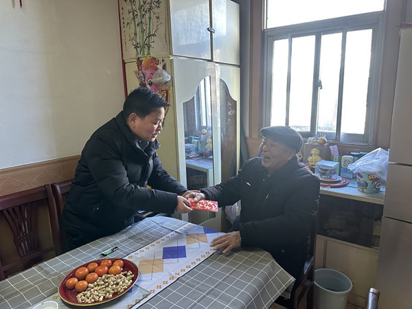 ˮ�����F�h��֧�_չ&ldquo;ӭ�´��͜�ů&rdquo;ϵ�л�� (3)_����.jpg